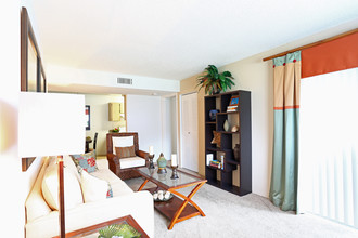 Harbour Cay in Largo, FL - Building Photo - Building Photo