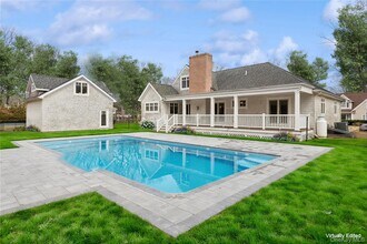 10 Foxboro Rd in Hampton Bays, NY - Building Photo - Building Photo