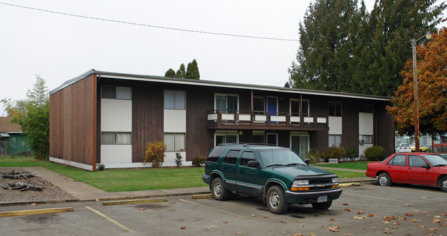 941 8th St in Cottage Grove, OR - Building Photo - Building Photo