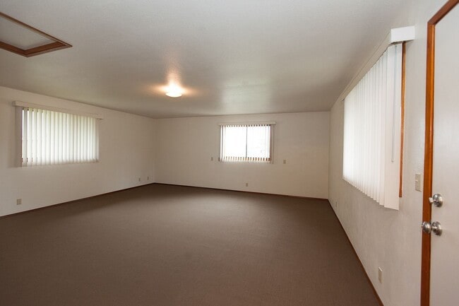 property at 16-1189-1189 Moho Rd