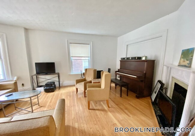 12 Verndale St in Brookline, MA - Building Photo - Building Photo