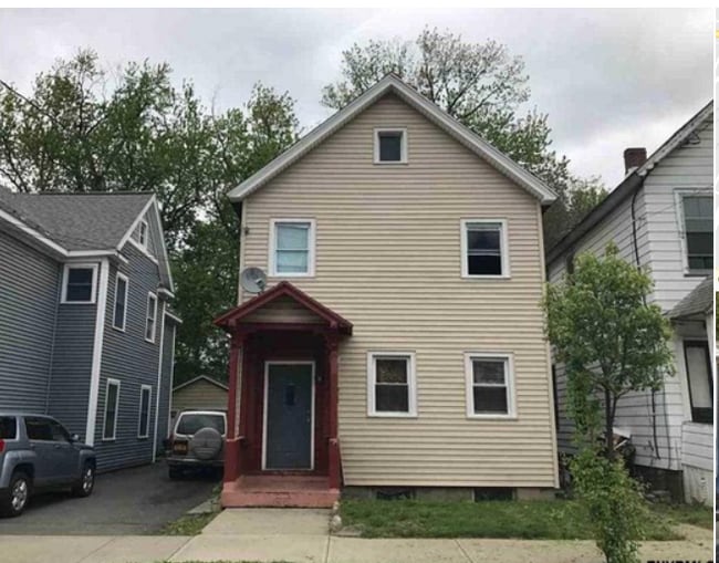 113 Victory Ave  -  Schuyler Labar, Unit First floor