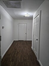 1104-Maple 1/2 2nd St in La Marque, TX - Building Photo - Building Photo