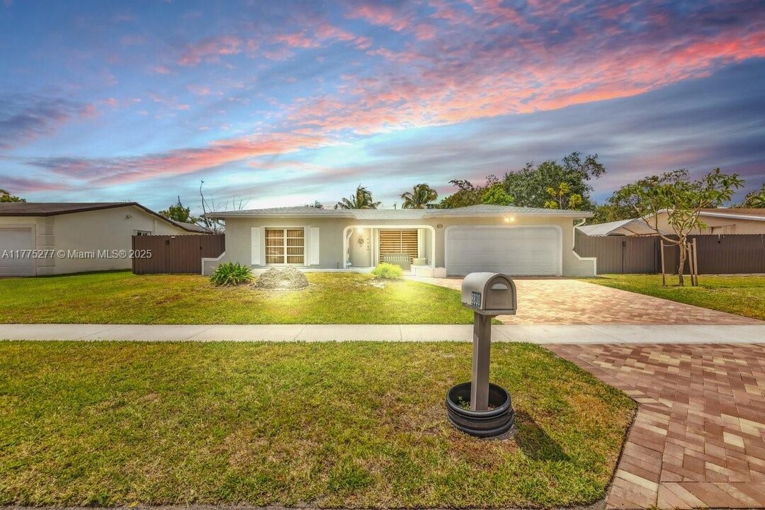 8830 NW 3rd St in Pembroke Pines, FL - Building Photo