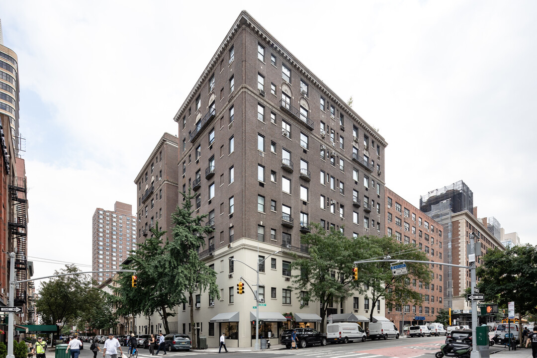 1349-1355 Lexington Ave in New York, NY - Building Photo