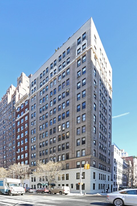 320 West End Ave in New York, NY - Building Photo