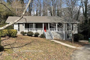 460 Glendale Ct SW in Stone Mountain, GA - Building Photo