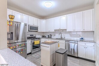 305 Raymound Blvd in Parsippany Troy Hills, NJ - Building Photo - Building Photo