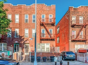 487 E 93rd St in Brooklyn, NY - Foto de edificio - Building Photo