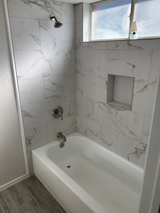 9238 Encino Village in San Antonio, TX - Building Photo