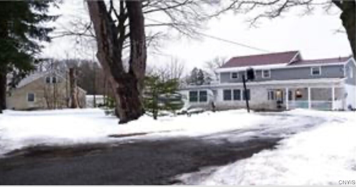 809 Utica Rd in Utica, NY - Building Photo