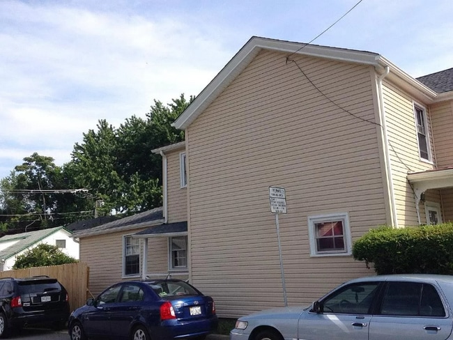 301-10 1/2 10 1/2 St NW in Charlottesville, VA - Building Photo - Building Photo