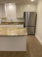 125 Wild Iris Ln, Unit A in Chapel Hill, NC - Foto de edificio - Building Photo