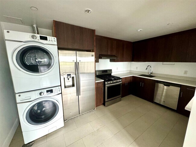 84-03 Lander St in Queens, NY - Building Photo - Building Photo