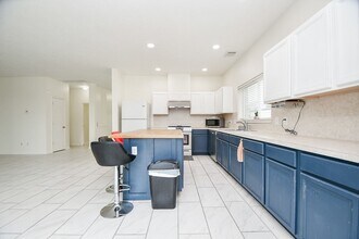 9641 Weldridge Dr in Sugar Land, TX - Building Photo - Building Photo