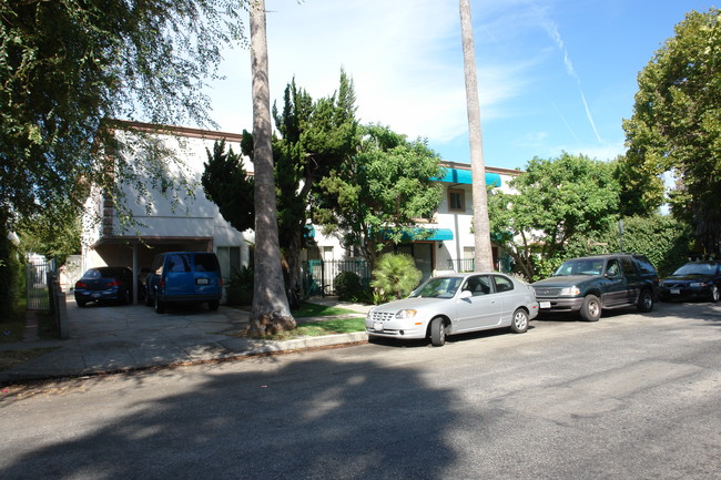 5233 Tilden Ave in Sherman Oaks, CA - Foto de edificio - Building Photo