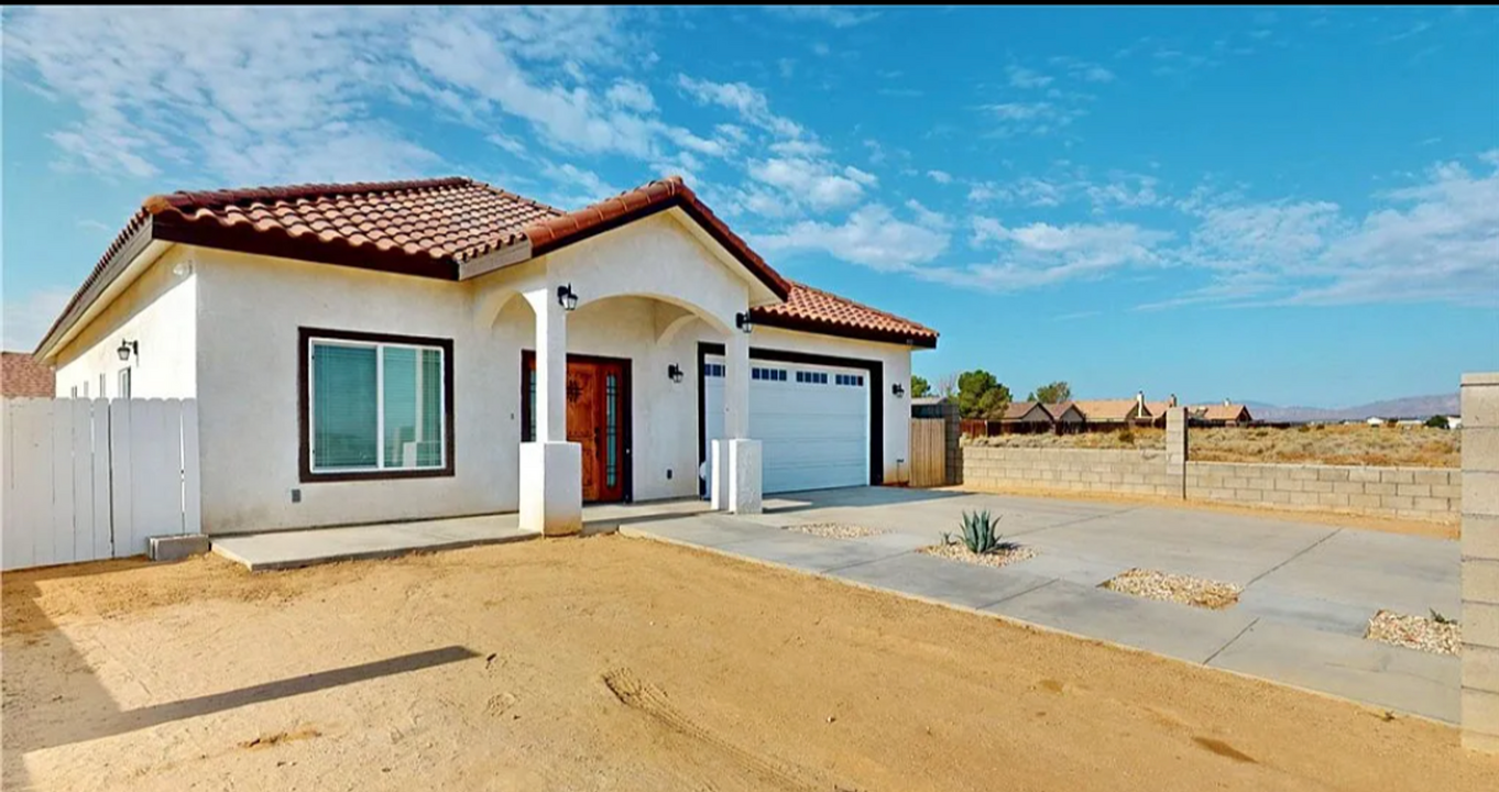 8332 Rea Ave in California City, CA - Building Photo