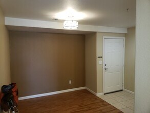 5201 S Fox St, Unit Fox 202 in Littleton, CO - Foto de edificio - Building Photo