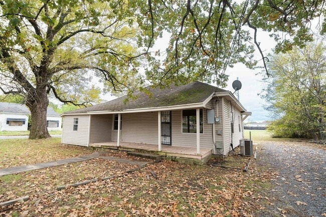 property at 807 Walnut St