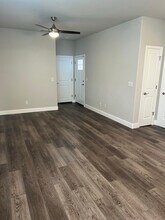 1001 Wadsworth Dr in Roseville, CA - Foto de edificio - Building Photo