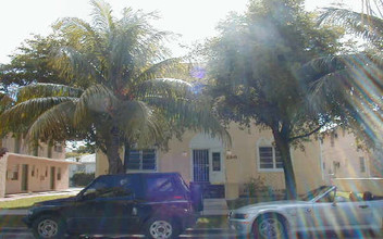 230 Salamanca Ave in Coral Gables, FL - Building Photo - Building Photo