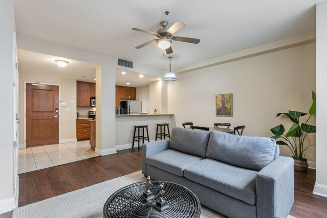 925 Common St in New Orleans, LA - Foto de edificio - Building Photo