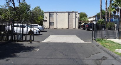 342 S Lincoln Ave in El Cajon, CA - Foto de edificio - Building Photo