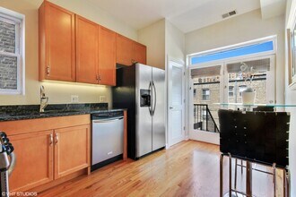 522 W Oakdale Ave in Chicago, IL - Building Photo - Building Photo