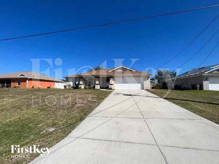 1805 NW 16th Pl in Cape Coral, FL - Building Photo