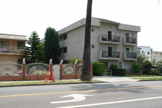 240 S Commonwealth Ave in Los Angeles, CA - Building Photo - Building Photo