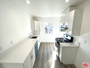 1000 Havenhurst Dr in West Hollywood, CA - Building Photo - Building Photo