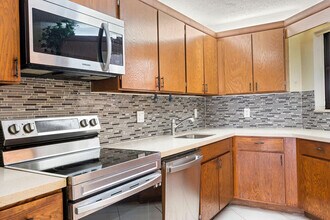 5701 Camino Del Sol in Boca Raton, FL - Building Photo - Building Photo