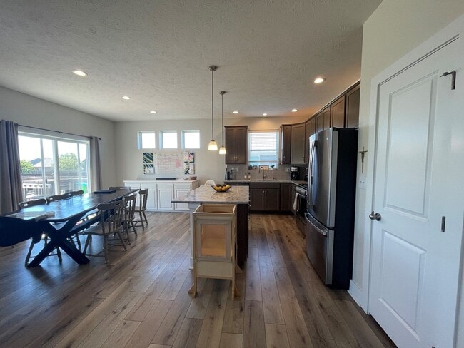 2115 Hedgeapple Rd in Plattsmouth, NE - Building Photo - Building Photo
