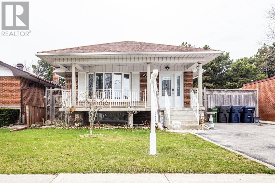 70 Moraine Hill Dr in Toronto, ON - Building Photo