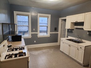 832 E Clarke St in Milwaukee, WI - Foto de edificio - Building Photo