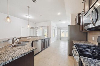 5156 Echo Falls Dr in Alvin, TX - Foto de edificio - Building Photo
