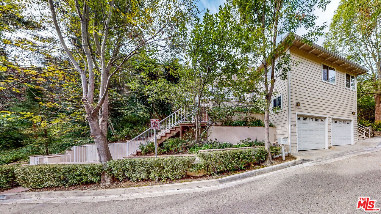 10102 Westwanda Dr in Beverly Hills, CA - Building Photo