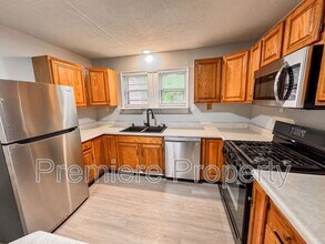 11825 Roberts St in Sugar Creek, MO - Building Photo - Building Photo