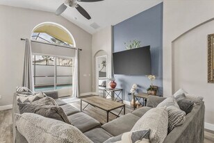 4715 Cumbrian Lakes Dr in Kissimmee, FL - Building Photo