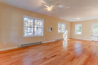 51 Warner St in Groton, CT - Building Photo - Building Photo