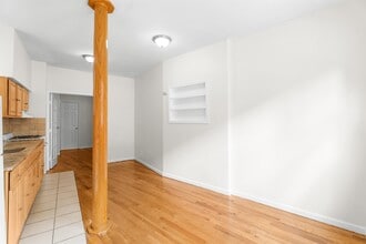 302 Grand St in Jersey City, NJ - Building Photo - Building Photo