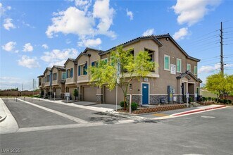7334 N Decatur Blvd in Las Vegas, NV - Building Photo - Building Photo
