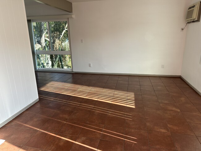 4107 Sunset Dr, Unit Sunset Drive in Los Angeles, CA - Building Photo - Building Photo