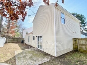 223 Gate House Rd in Newport News, VA - Building Photo - Building Photo