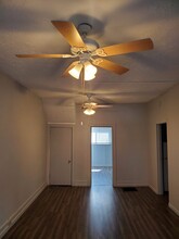 1826 Ford Ave, Unit B in Akron, OH - Foto de edificio - Building Photo