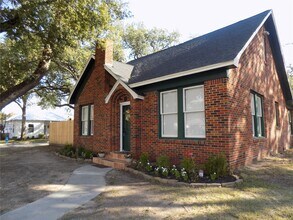 408 2nd St in Humble, TX - Building Photo - Building Photo