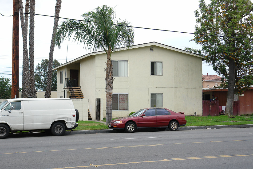 2710 Mcfadden Ave in Santa Ana, CA - Building Photo