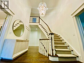 55 Ennisclare Dr W in Oakville, ON - Building Photo - Building Photo