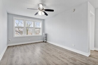 1521 W Sherwin Ave in Chicago, IL - Building Photo - Building Photo