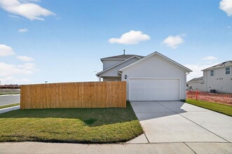 5900 Swedish Farms Ter in Del Valle, TX - Building Photo - Building Photo